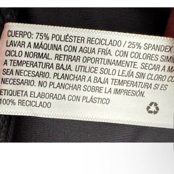 All in Motion™ Women's Plus Size Sculpt High-Rise Capri Leggings Black Size 3x - Picture 7 of 14